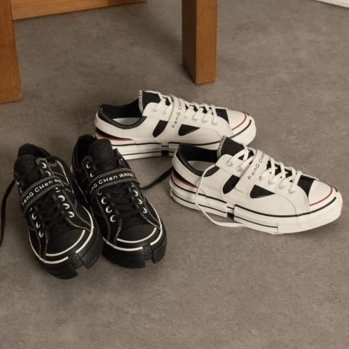 CONVERSE携手FENG CHEN WANG再度打造2-in-1 CHUCK 70低帮鞋款，推出黑白两款经典配色