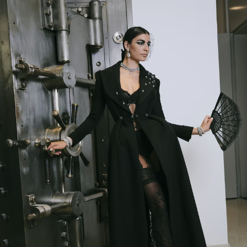 Shein在巴黎旺多姆广场旁举办时装秀