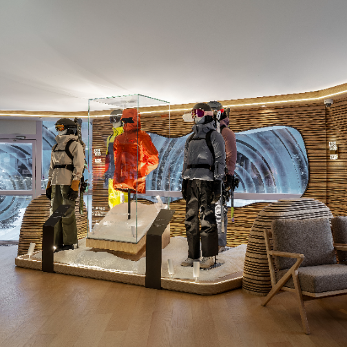 始祖鸟全球首家 RSC 雪场限时体验空间现已开幕