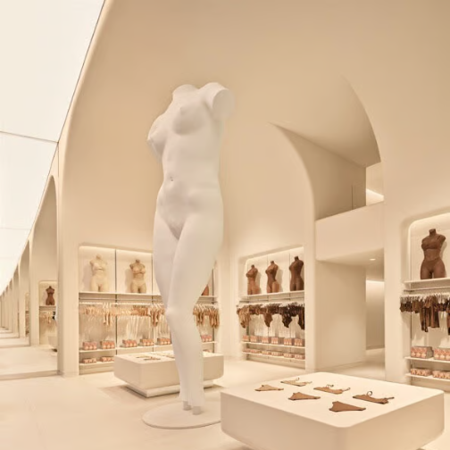 金·卡戴珊庆祝Skims在纽约的首家旗舰店开业