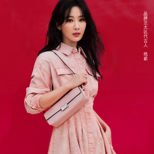 MICHAEL KORS品牌亚太区代言人杨紫演绎2025新年系列