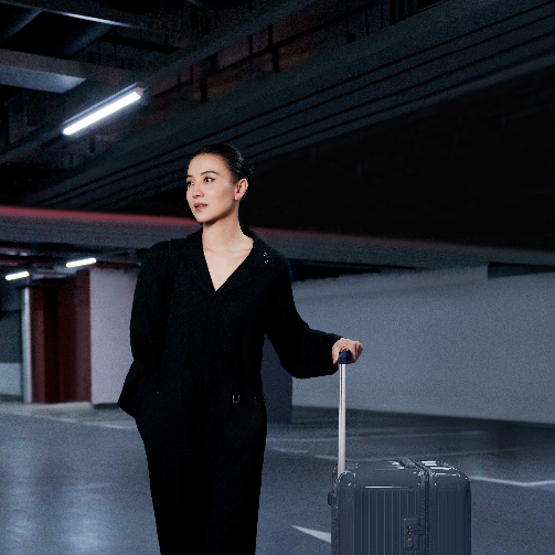 RIMOWA“箱”载深情，奔赴爱的旅程