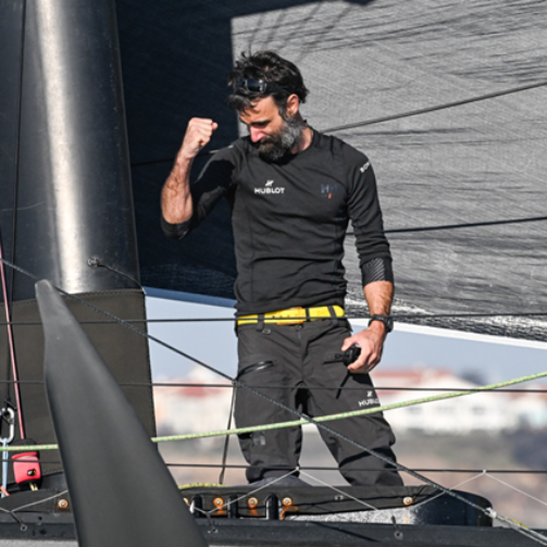 HUBLOT祝贺ALAN ROURA第三次顺利完成旺代环球帆船赛