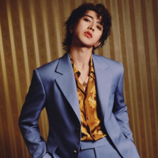 蔡徐坤演绎 VERSACE 2025 春夏系列广告大片