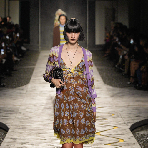 Prada获得 Versace 财务数据4周访问权限，收购待定