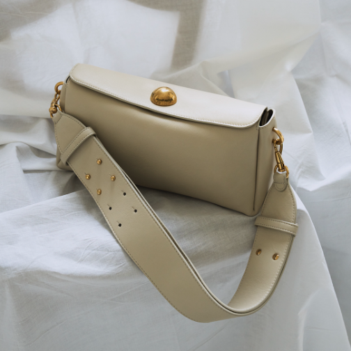 AMI推出新款CARROUSEL手袋