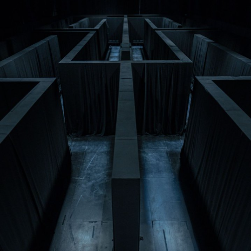 巴黎世家冬季25系列发布秀