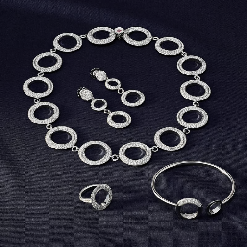 Kiton 推出首个珠宝系列