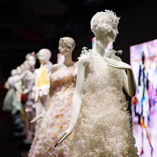 SUSAN FANG 2025秋冬《AIR•MEMORY》系列亮相上海张园