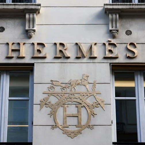 爱马仕市值以微弱优势超越LVMH，成为奢侈品新王者