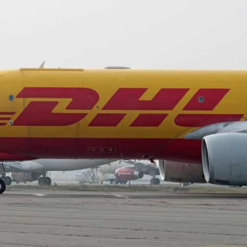 DHL将暂停向美国消费者运输超800美元的货物