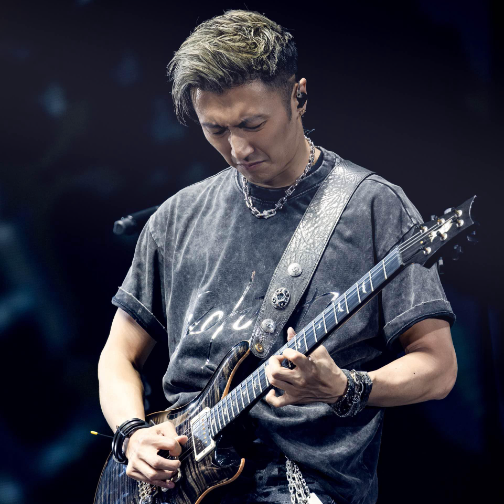 山本耀司Yohji Yamamoto携手谢霆锋打造独家定制吉他带