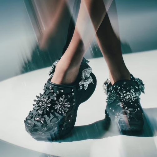 Crocs 2025第一季度业绩增长强劲