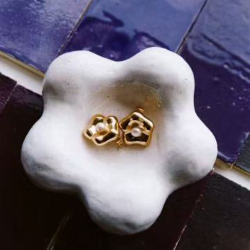 Missoma 携手纽约艺术家 Eny Lee Parker，演绎珠宝与家居美学的灵感碰撞