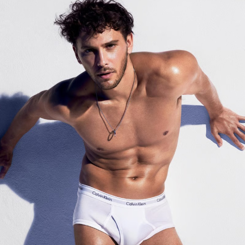 Tommy Hilfiger表现突出，利润预测因关税下调