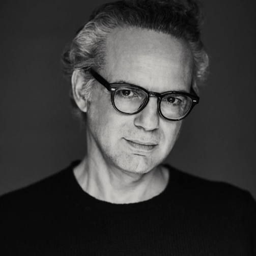 华伦天奴证实其CEO正在休病假