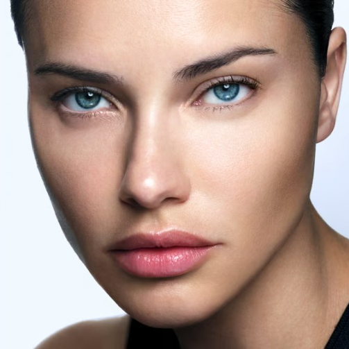 赫莲娜官宣超模Adriana Lima为全新代言人