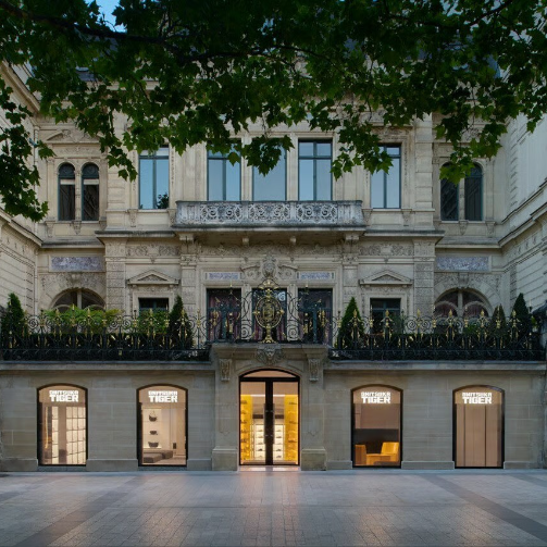 鬼塚虎在香榭丽舍大街推出新概念店