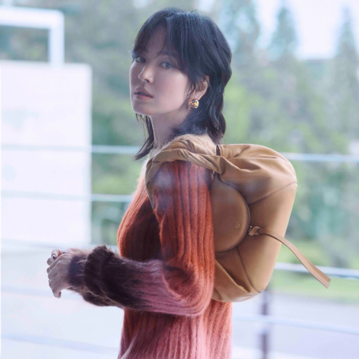 FENDI Spy Bag经典回归，宋慧乔领衔演绎全新广告