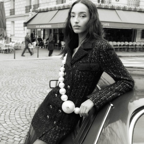 香奈儿发布2025/26秋冬高级成衣系列广告大片