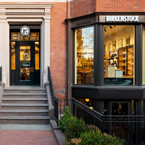 美国富裕消费者未受涨价影响，轻奢品牌需求坚挺