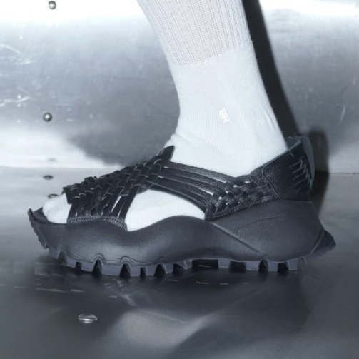 Adidas到访墨西哥原住民小镇，就凉鞋设计致歉