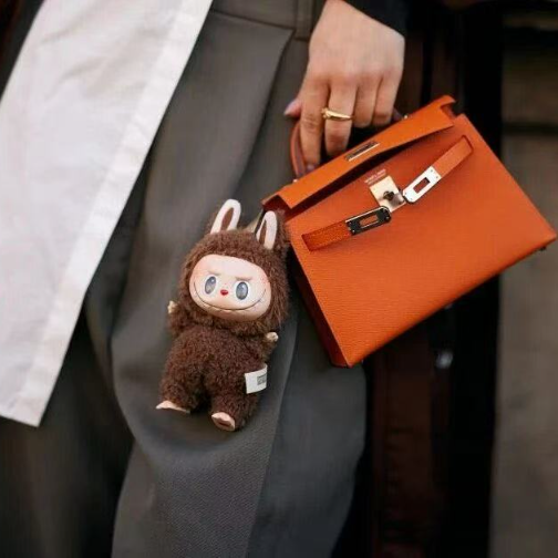 二手保值排行：爱马仕、劳力士、亚瑟士和Labubu