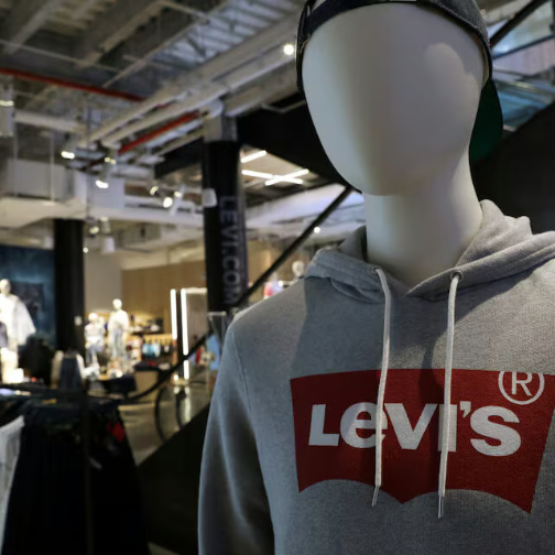 Levi’s 和 Aritzia 试行全价策略