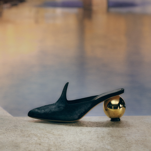 FERRAGAMO发布新作球形鞋跟高跟鞋