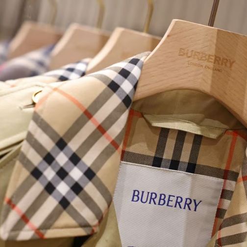 Burberry 伦敦时装周秀场迎复苏考验