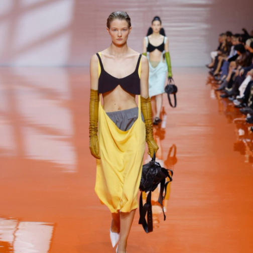 Prada 发布2026春夏女装亮相米兰时装周