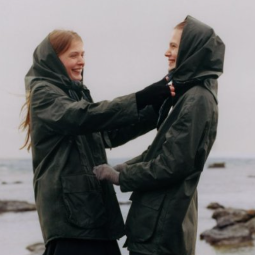 ARKET 携手 Barbour 推出限量胶囊系列，精湛演绎叠穿艺术