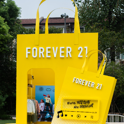Forever 21 “随时秀场”主题快闪空间亮相上海时尚周