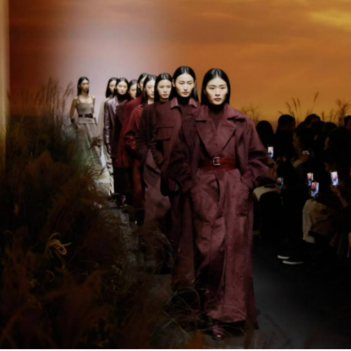 Max Mara 2025 秋冬大秀 :“桀骜女主角”续写女性力量非凡篇章