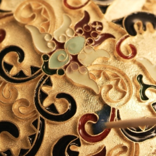 老铺黄金下一步如何支撑溢价？