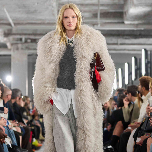 AMI PARIS发布2026秋冬系列巴黎时装秀