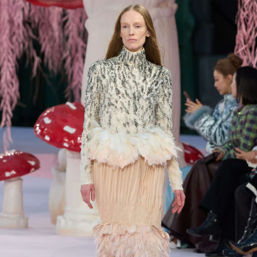 香奈儿高定：凤头鹦鹉的异想