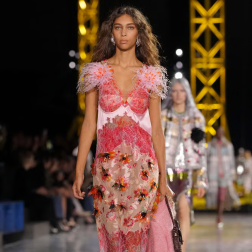 Chanel以装饰艺术与耀眼光芒为周一收官