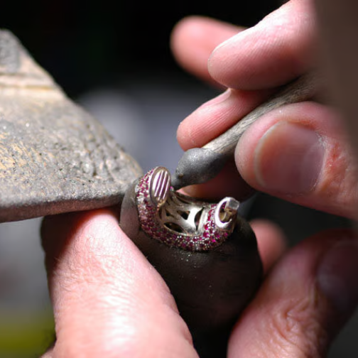 开云集团完成对珠宝专家Raselli Franco集团20%股权的收购