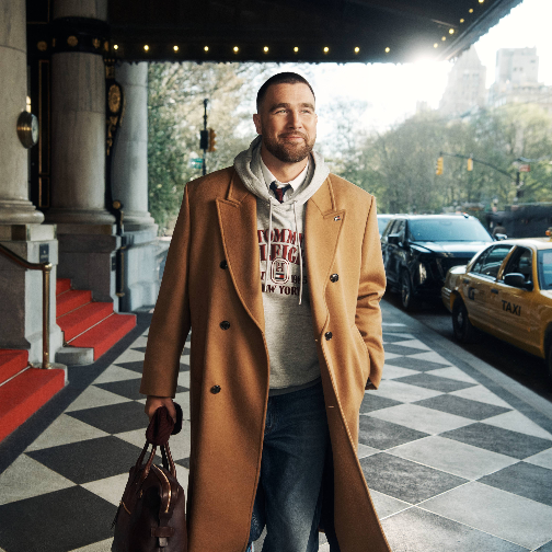 TOMMY HILFIGER邀请Travis Kelce及品牌好友步入广场酒店，共赴2026秋季的纽约世界