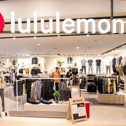 Lululemon因新CEO接手后转型周期或被拉长，股价大跌