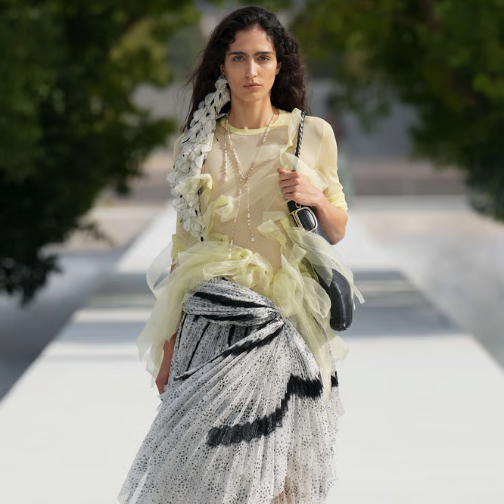 Dior 2027春夏系列发布，透视上衣与金属感长裤成为亮点